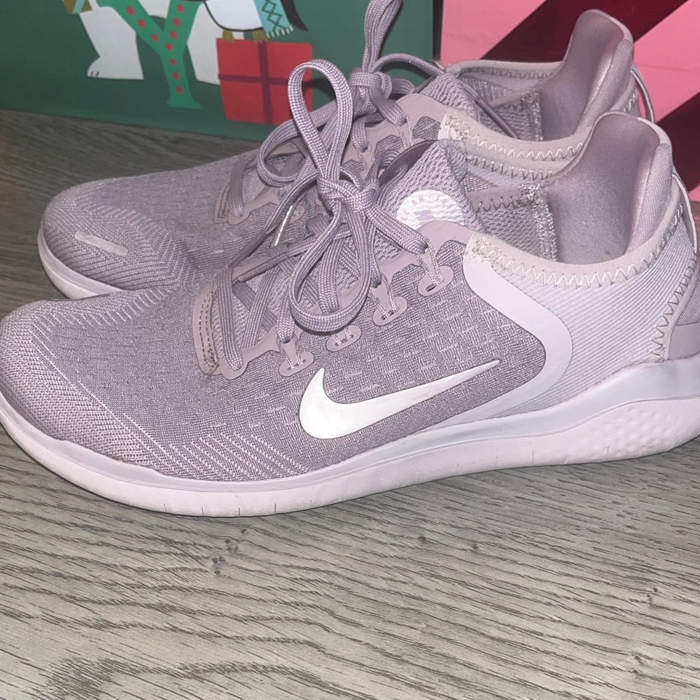 Nike Women's Free Lilac/Mauve Sneakers - Picture 4 of 9